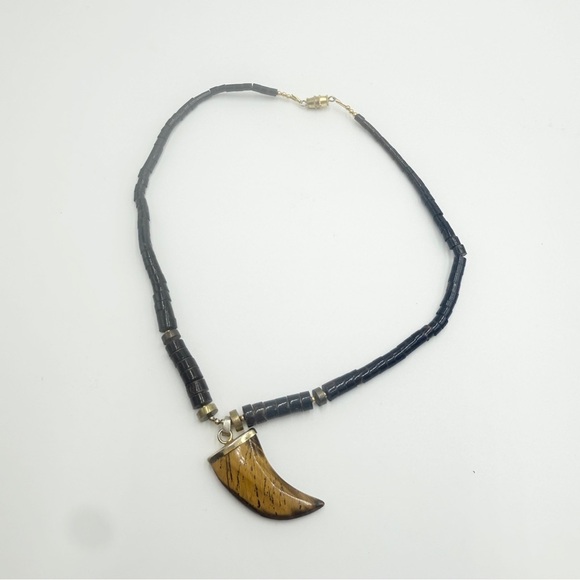 Vintage Tiger Eye Pendant Elegant Black and Gold Necklace - Picture 3 of 10